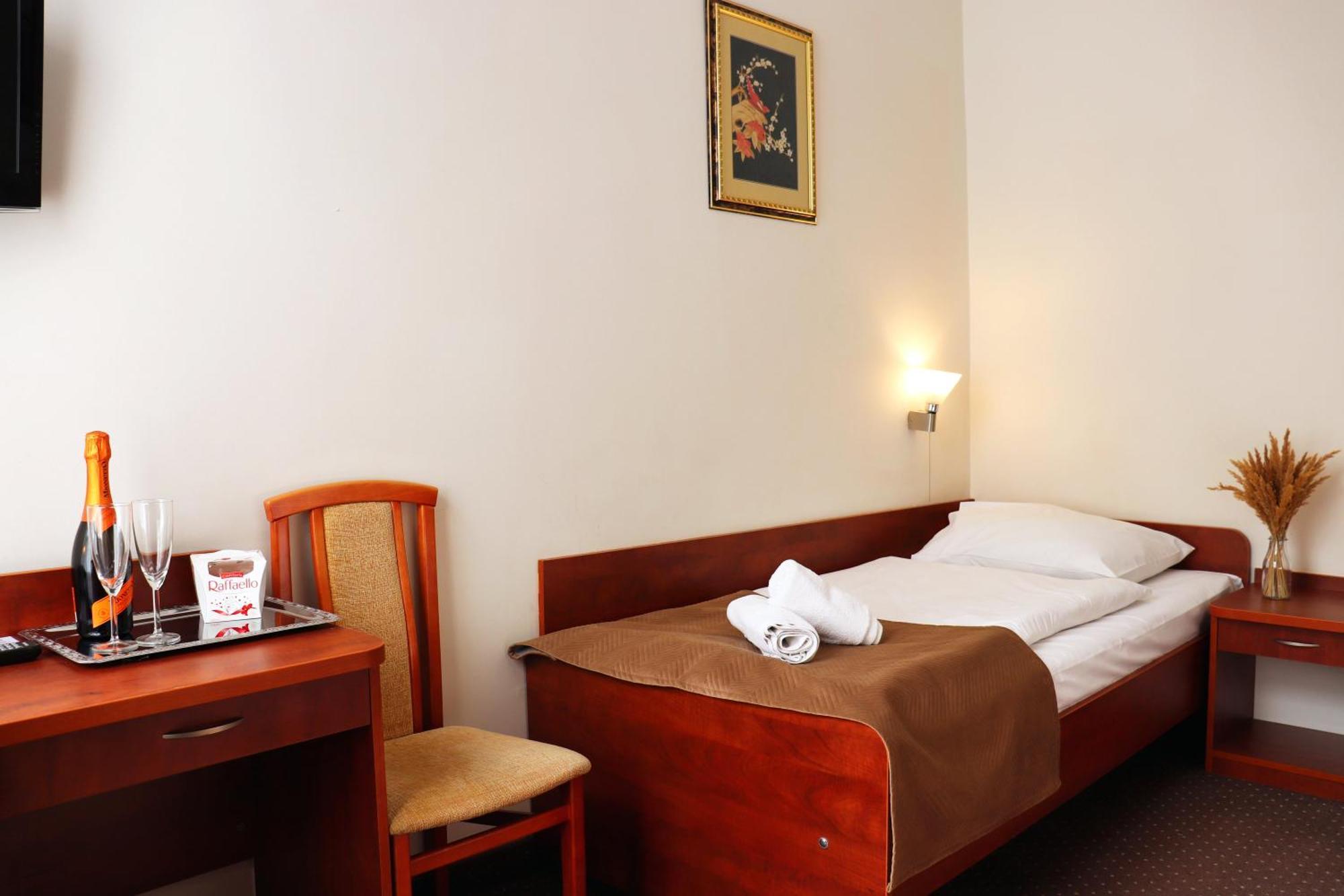 ורוצלב Hotel Lothus מראה חיצוני תמונה