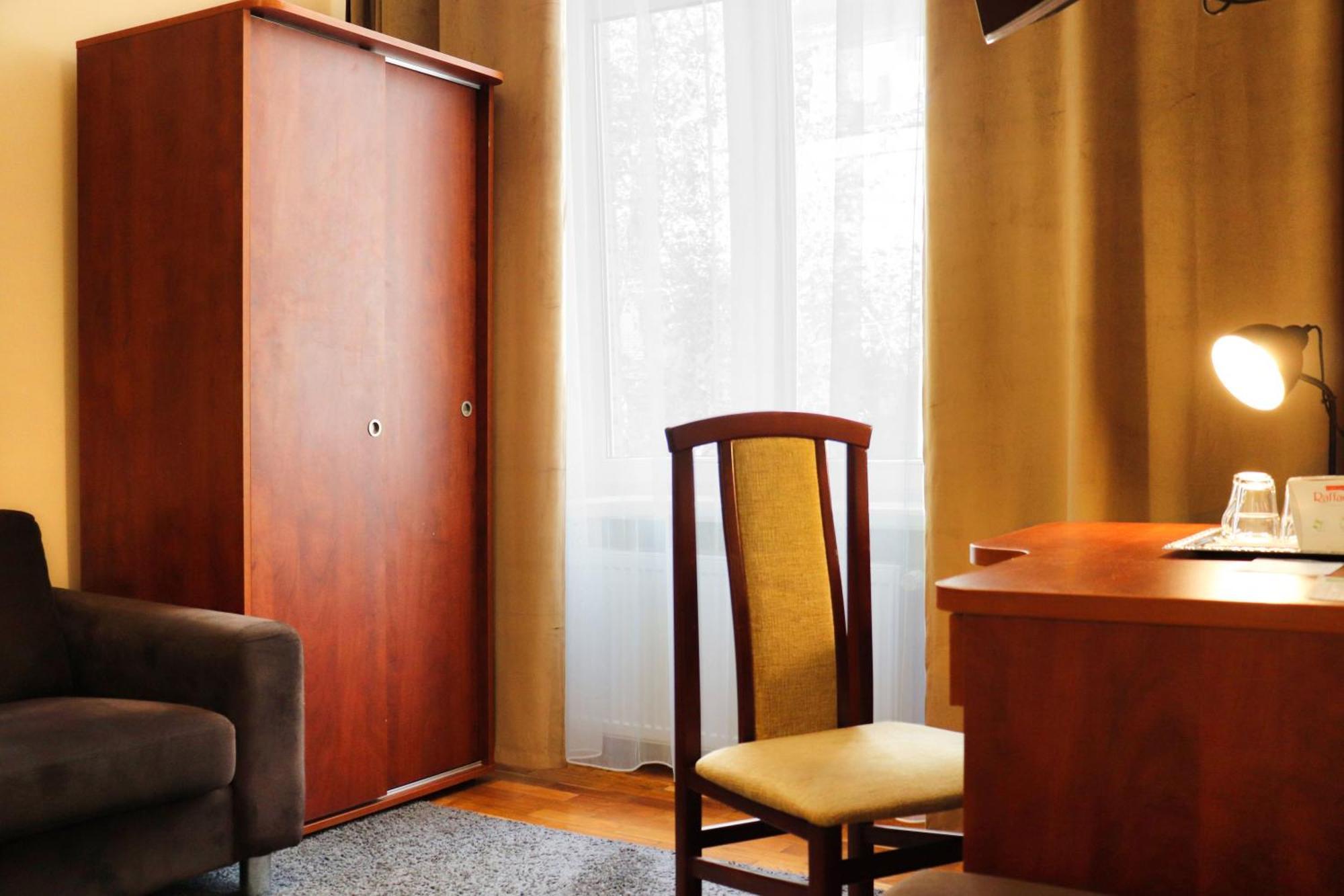 ורוצלב Hotel Lothus מראה חיצוני תמונה